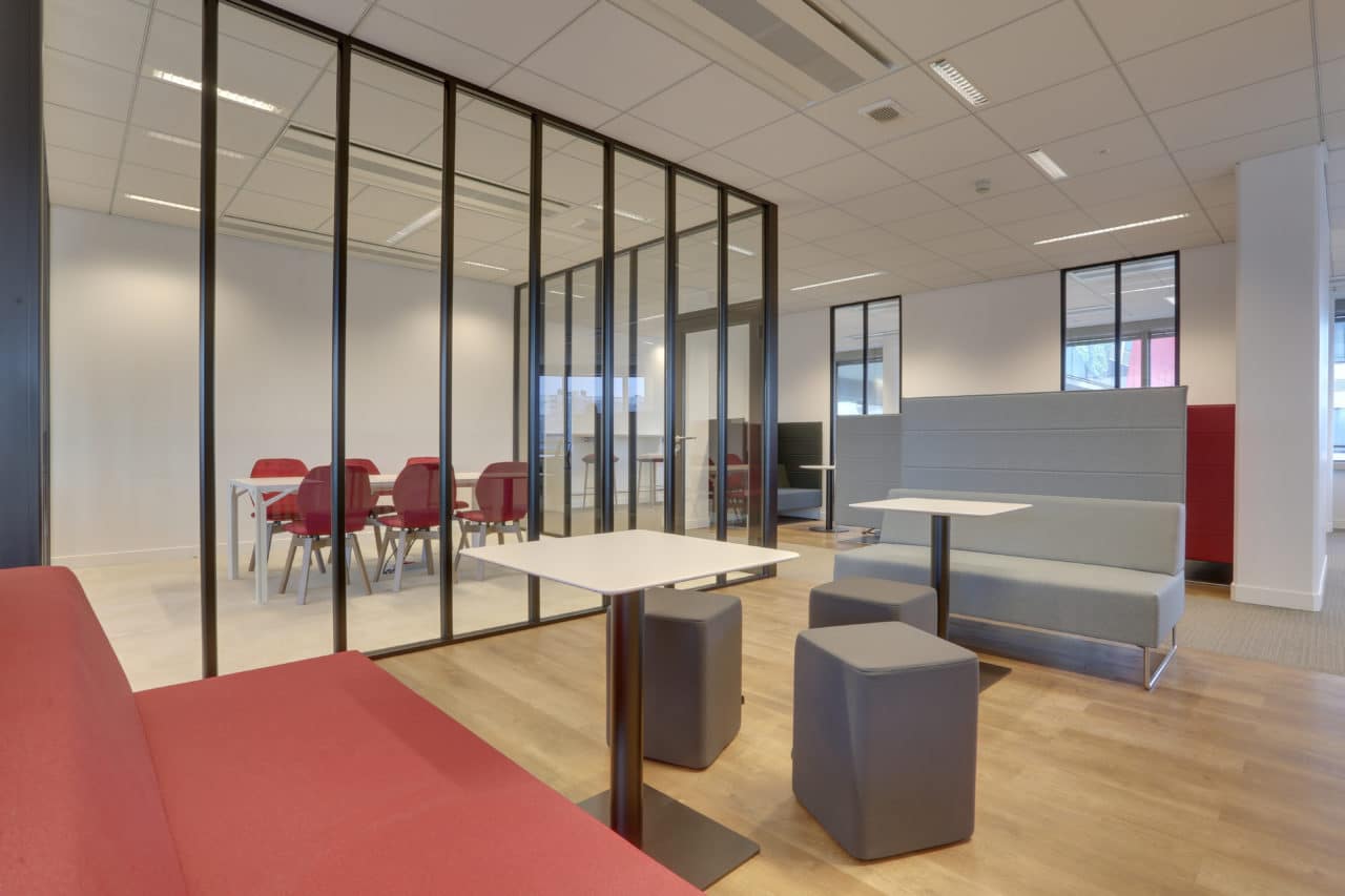 salle-réunion-aménagement-architecture-entreprise-bureaux-immobilier-cléram-modulable