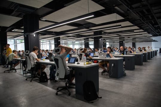 Bureau ouvert ou Bureau avec cloisons amovibles : l'heure est aux choix messieurs les entrepreneurs