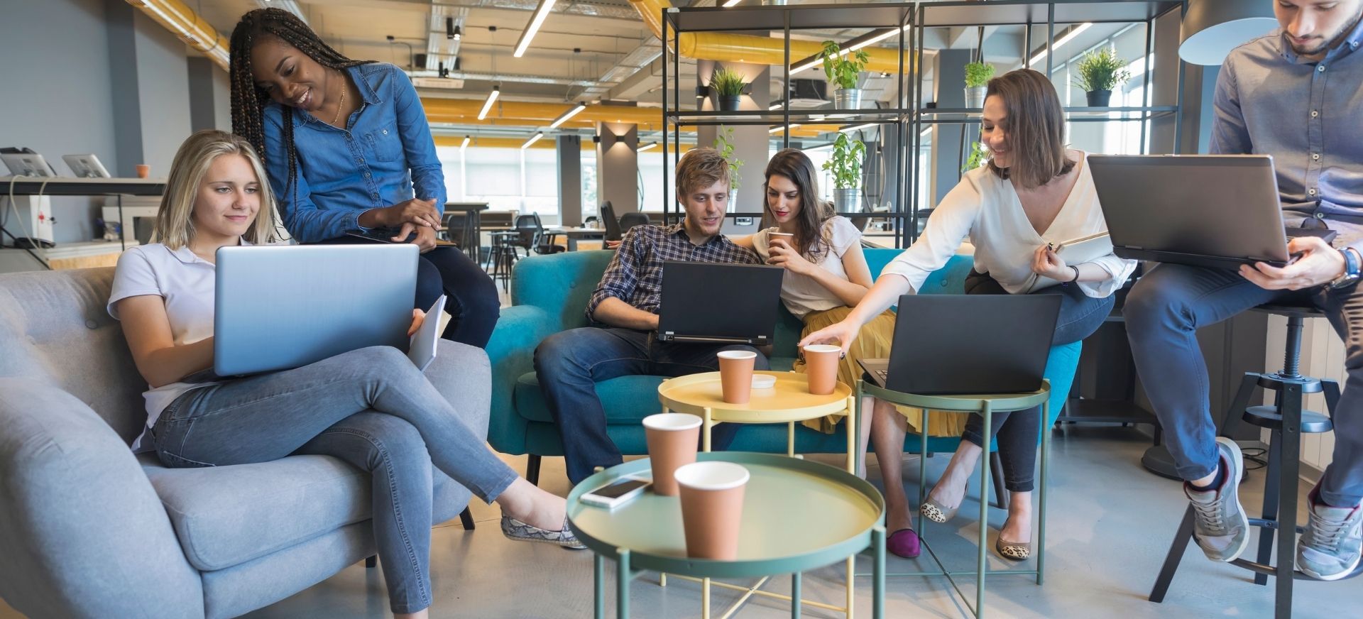 Le hot desking : la puissance des relations sociales Le hot desking : la puissance des relations sociales